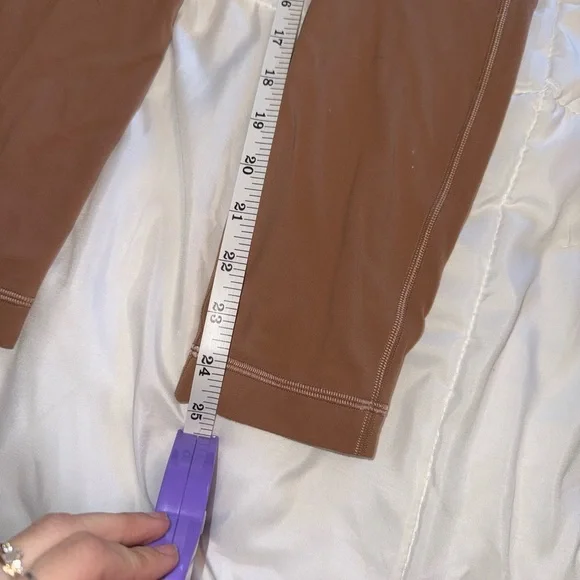 Lululemon Women’s Lined Align HR Leggings 28in in Dusty Clay size 6 - Picture 3 of 6